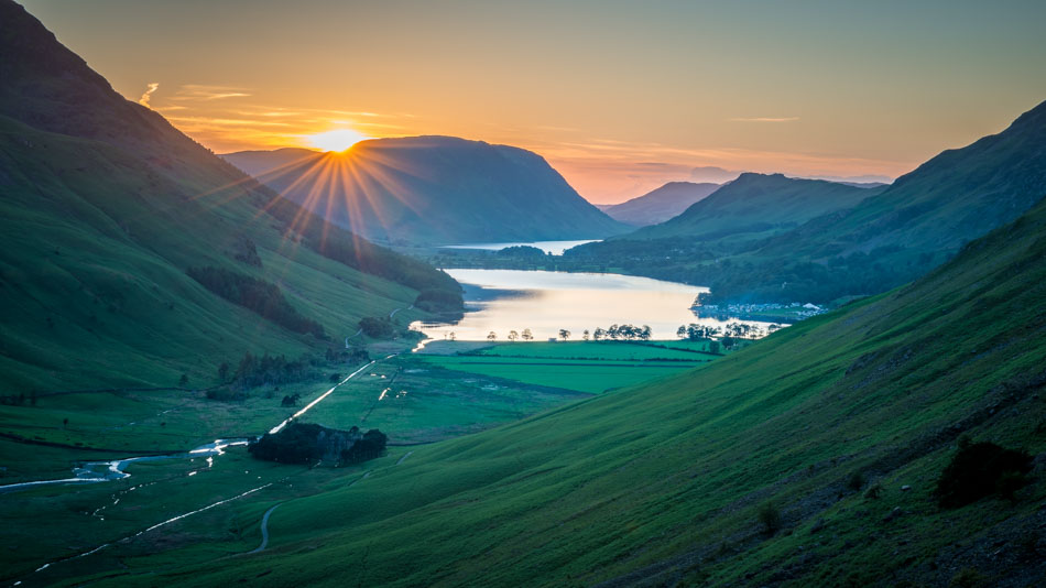 Using a Narrow Aperture to create a Sunburst in the Lake District of the UK