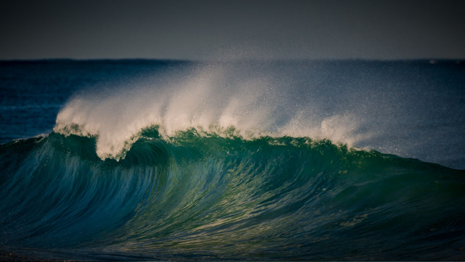 Telephoto focal length of 200mm let's me reach the wave to fill the frame and capture it in isolation